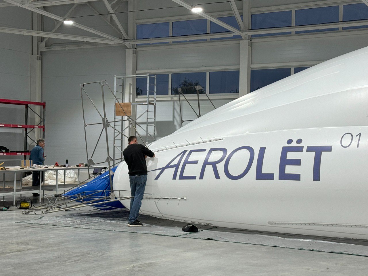 Aerolyot-01 · engineer working on the nose section