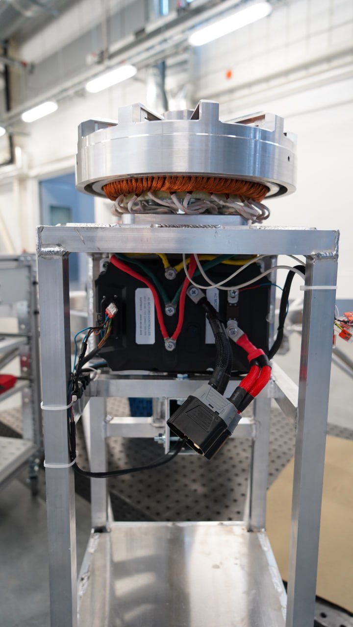 Controller integrated into a motor assembly — test rig