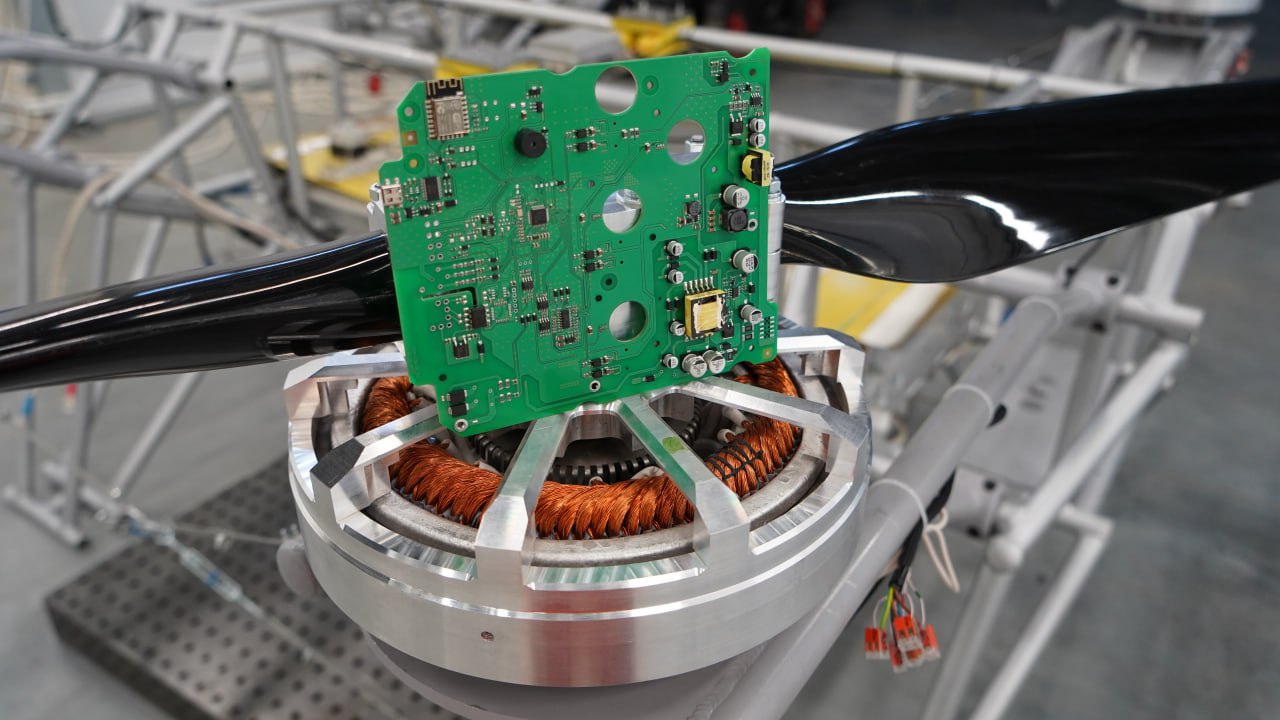 Complete propulsion unit: motor + controller + propeller