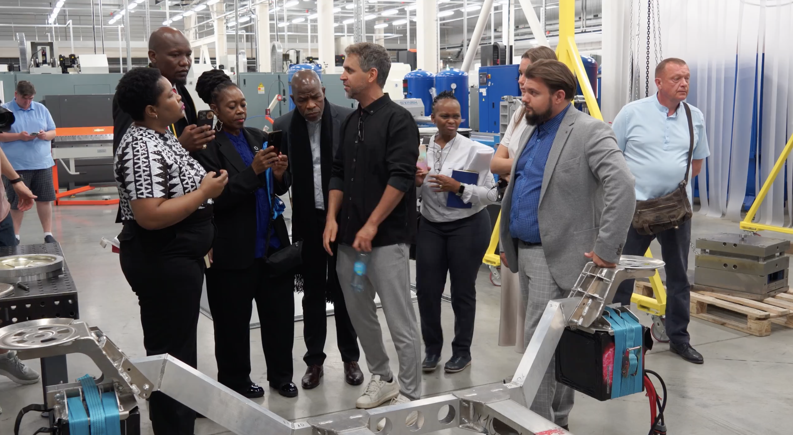 On-site engineering briefing with partners from South Africa and Mozambique.