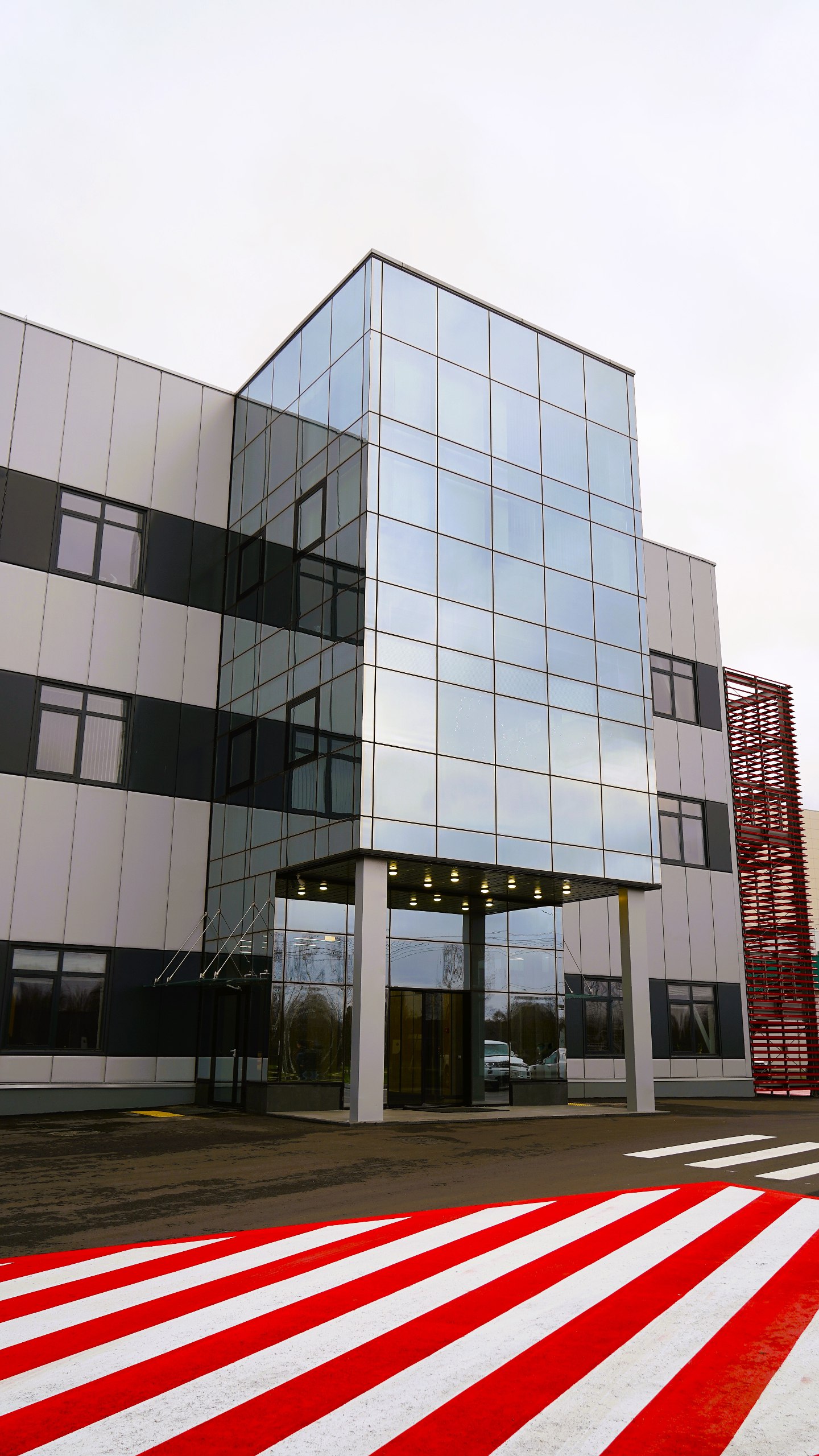 PKTB Sovelmash · entrance with the glass tower