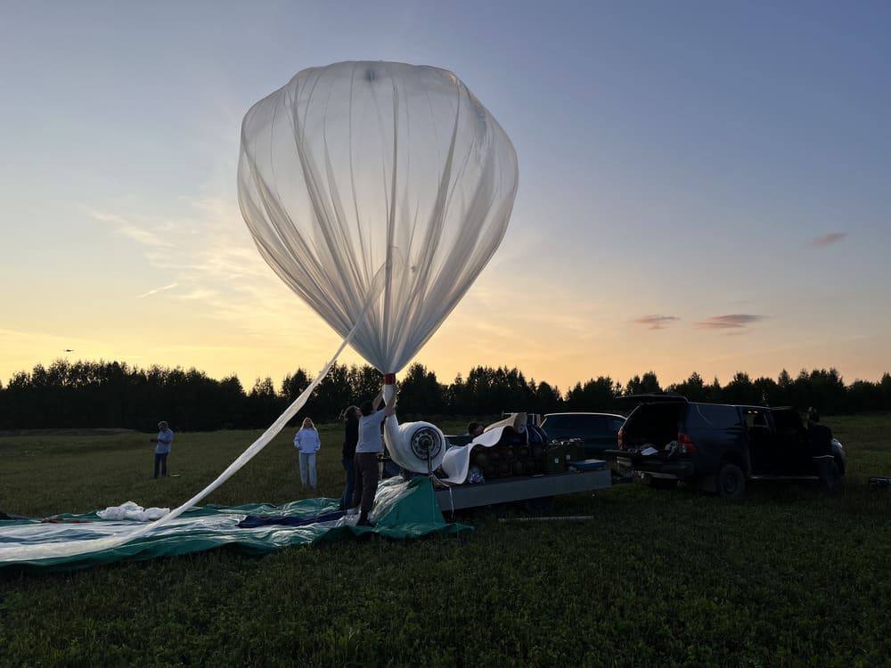 Stratostat inflation before launch · sunset, field site